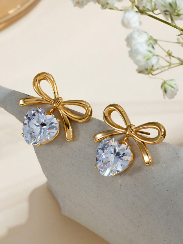 LOVE ZIRCON EARRING